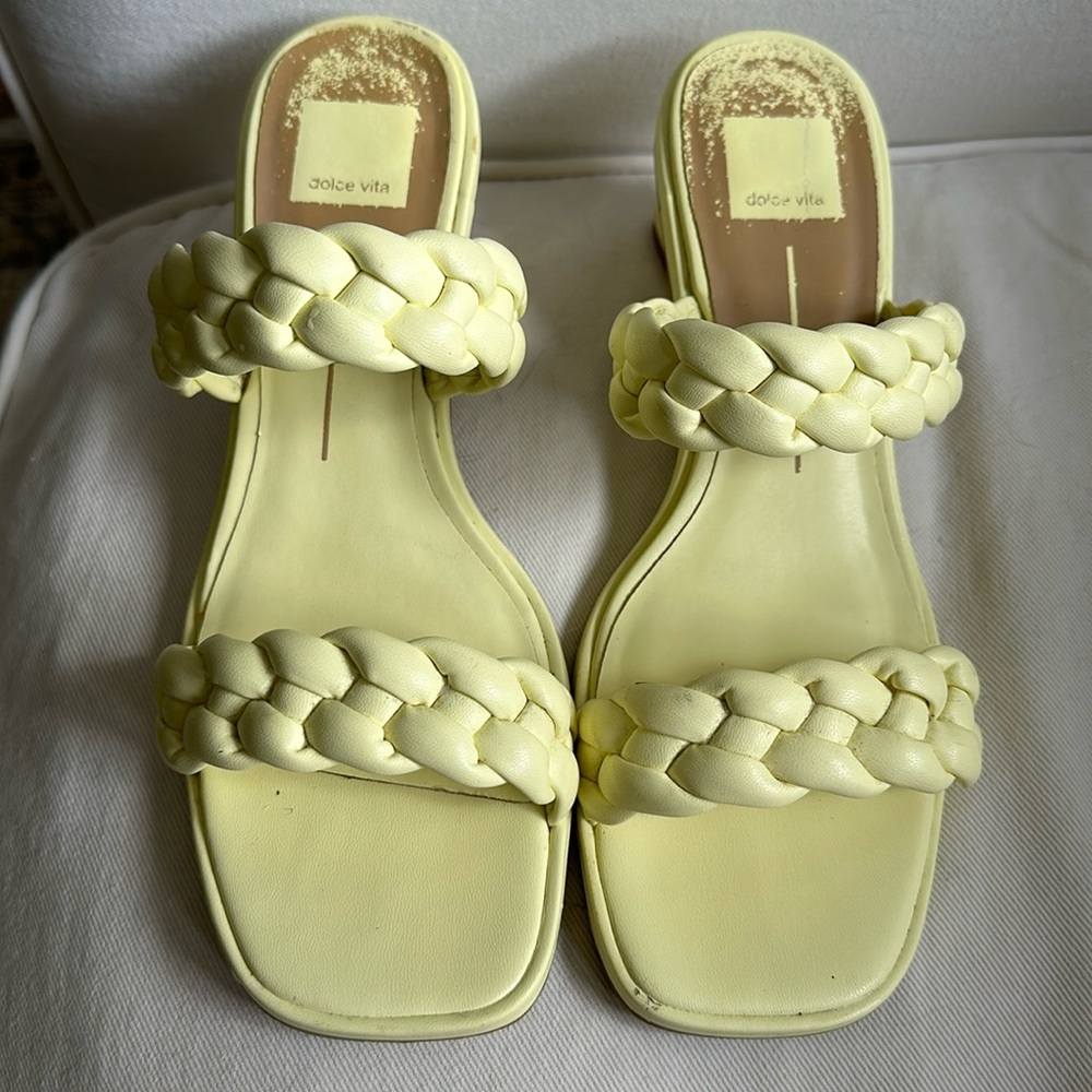 Dolce Vita Ronin Slide Sandal in Lemon Cream